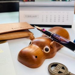 Kyoku Haku Little Hippo Wooden Pen Rest