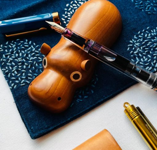 Kyoku Haku Little Hippo Wooden Pen Rest