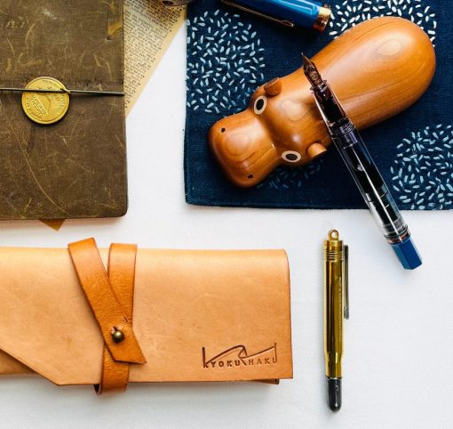 Kyoku Haku Little Hippo Wooden Pen Rest
